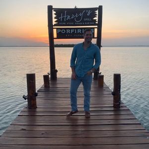 Meet your Posher, Dustin